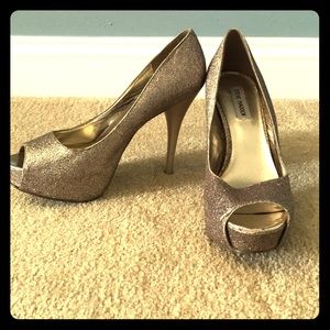 Steve Madden gold glittery high heels! Size 10